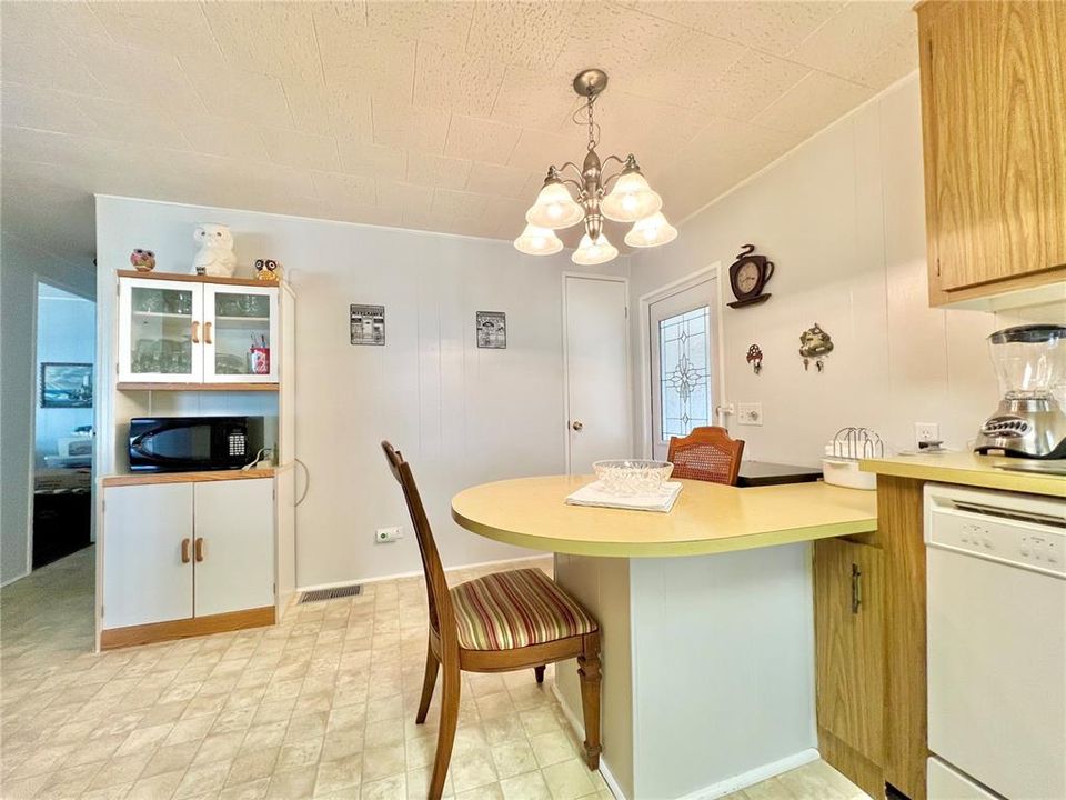 На продажу: $187,500 (2 спален, 2 ванн, 1152 Квадратных фут)