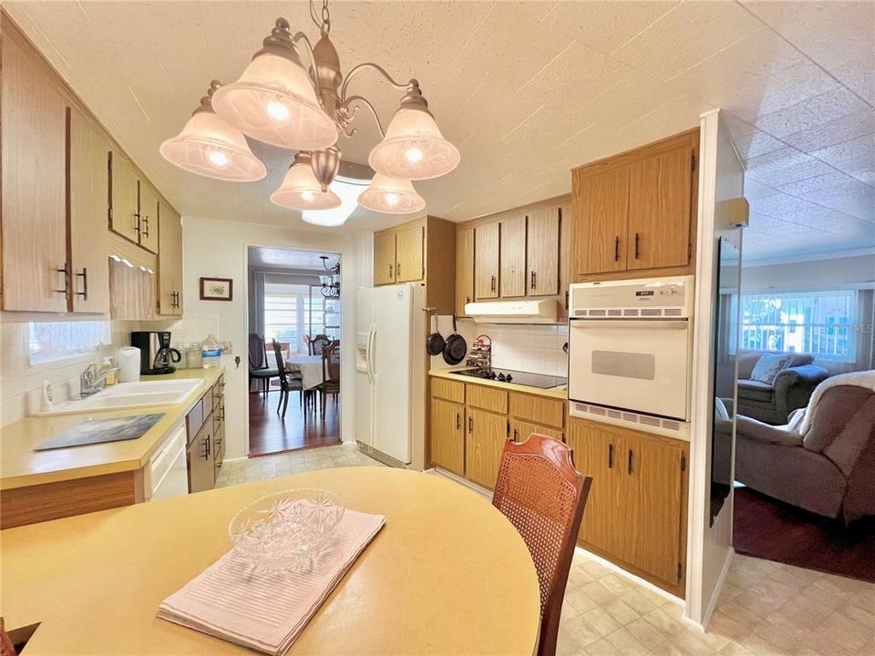 На продажу: $187,500 (2 спален, 2 ванн, 1152 Квадратных фут)