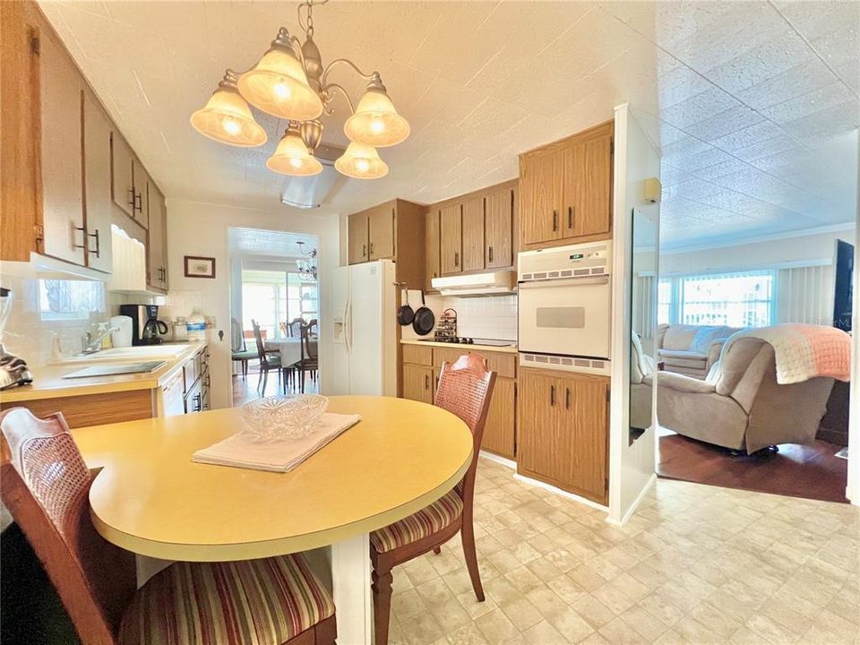 На продажу: $187,500 (2 спален, 2 ванн, 1152 Квадратных фут)