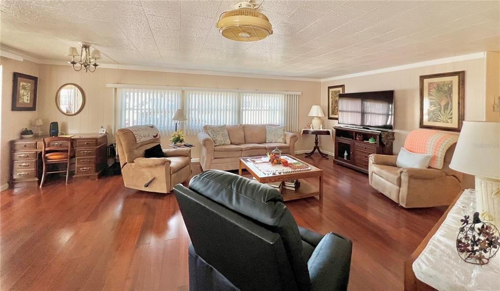 На продажу: $187,500 (2 спален, 2 ванн, 1152 Квадратных фут)