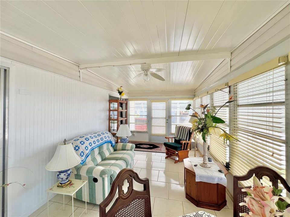 На продажу: $187,500 (2 спален, 2 ванн, 1152 Квадратных фут)