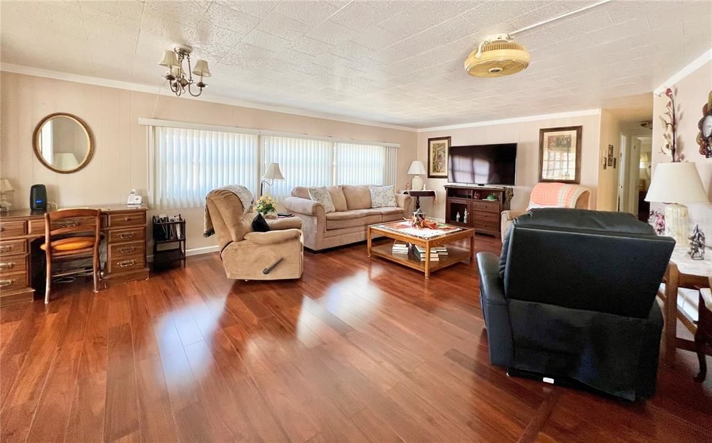 На продажу: $187,500 (2 спален, 2 ванн, 1152 Квадратных фут)