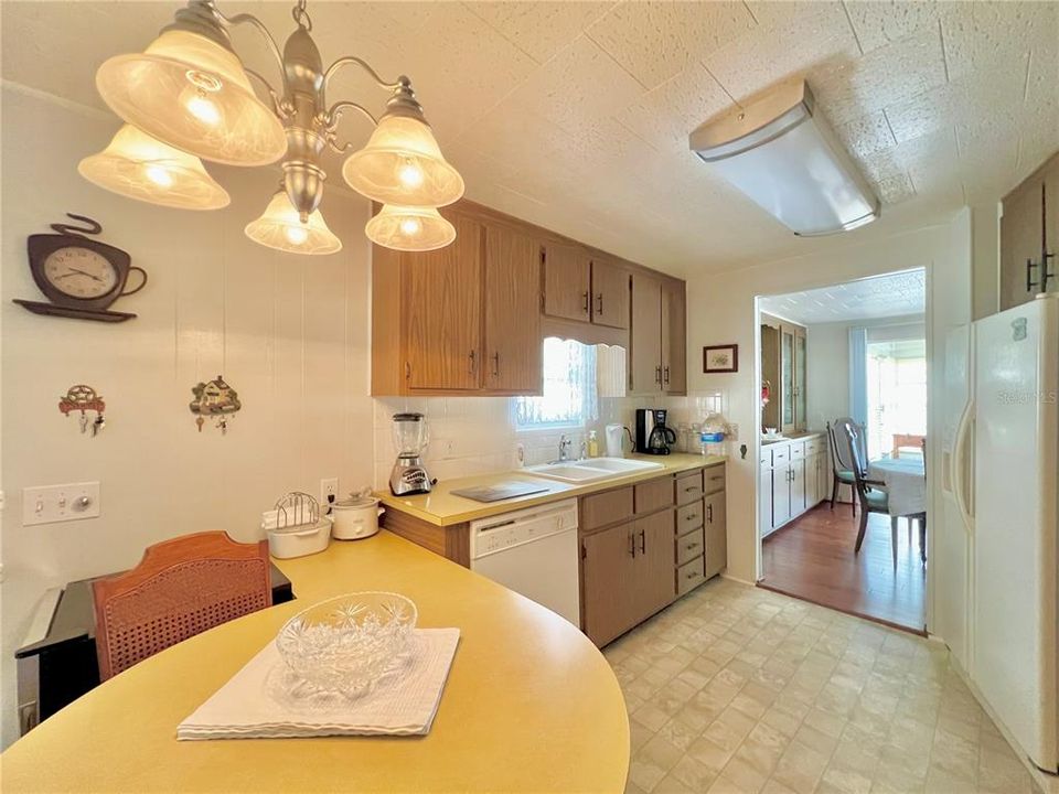 На продажу: $187,500 (2 спален, 2 ванн, 1152 Квадратных фут)