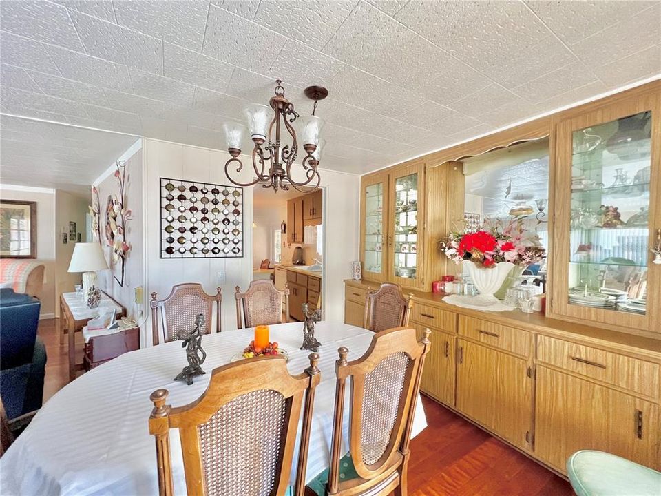 На продажу: $187,500 (2 спален, 2 ванн, 1152 Квадратных фут)