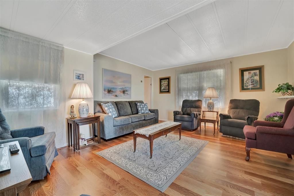 En Venta: $129,900 (2 camas, 1 baños, 976 Pies cuadrados)