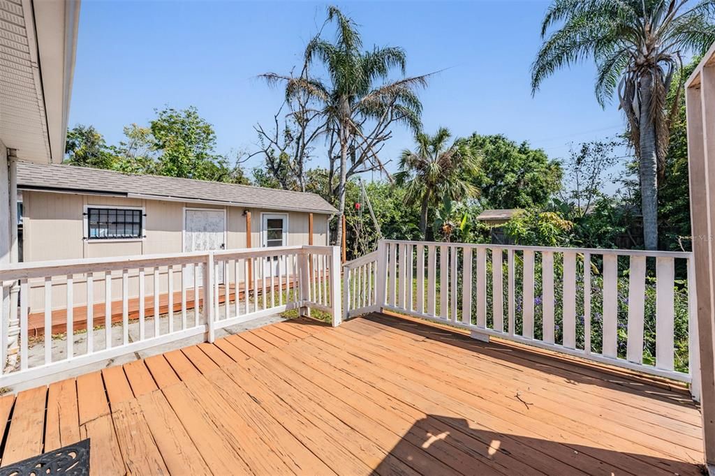 Active With Contract: $295,000 (2 beds, 1 baths, 806 Square Feet)