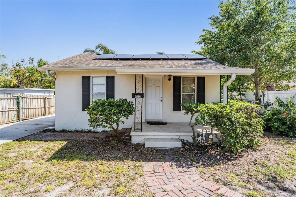 Active With Contract: $295,000 (2 beds, 1 baths, 806 Square Feet)