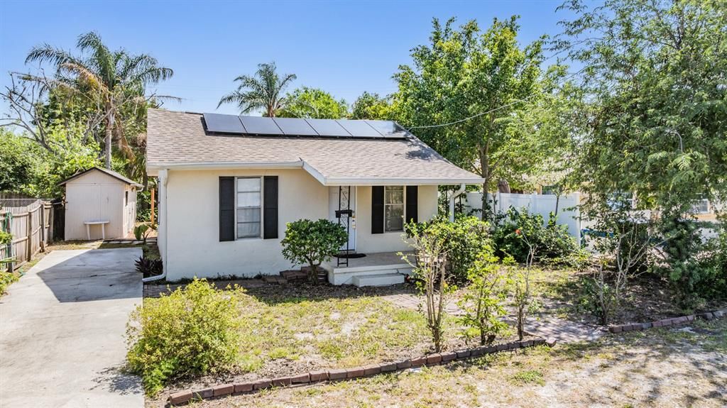 Active With Contract: $295,000 (2 beds, 1 baths, 806 Square Feet)