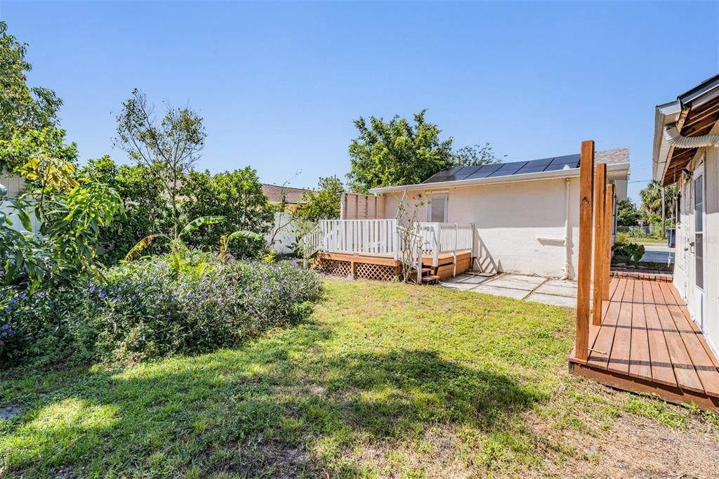 Active With Contract: $295,000 (2 beds, 1 baths, 806 Square Feet)