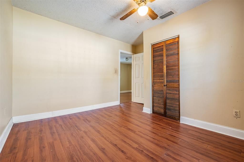 Active With Contract: $295,000 (2 beds, 1 baths, 806 Square Feet)