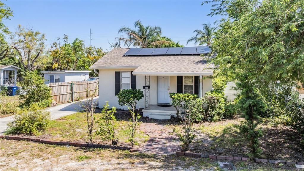 Active With Contract: $295,000 (2 beds, 1 baths, 806 Square Feet)