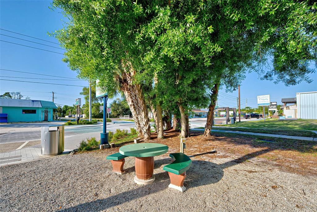 En Venta: $2,225,000 (0.96 acres)