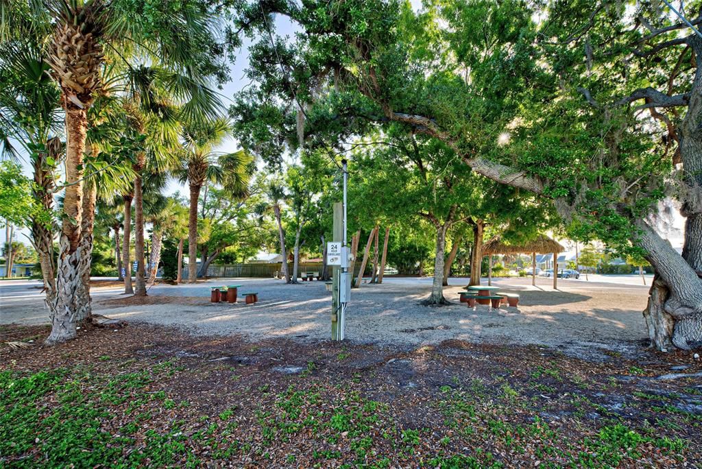 En Venta: $2,225,000 (0.96 acres)