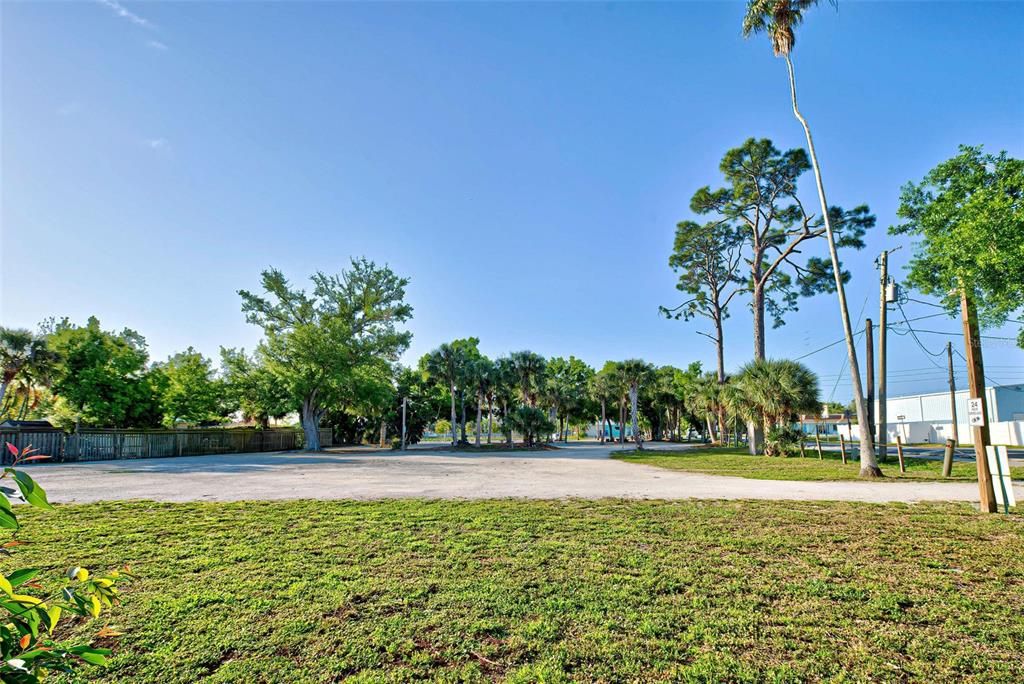 En Venta: $2,225,000 (0.96 acres)