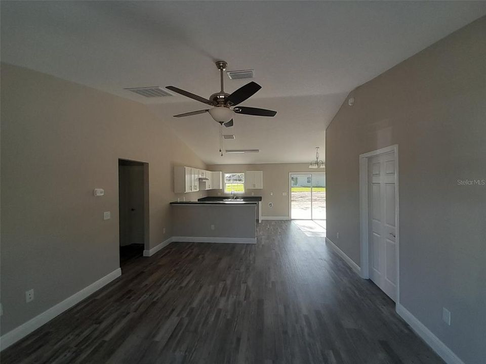 For Sale: $216,400 (3 beds, 2 baths, 1170 Square Feet)
