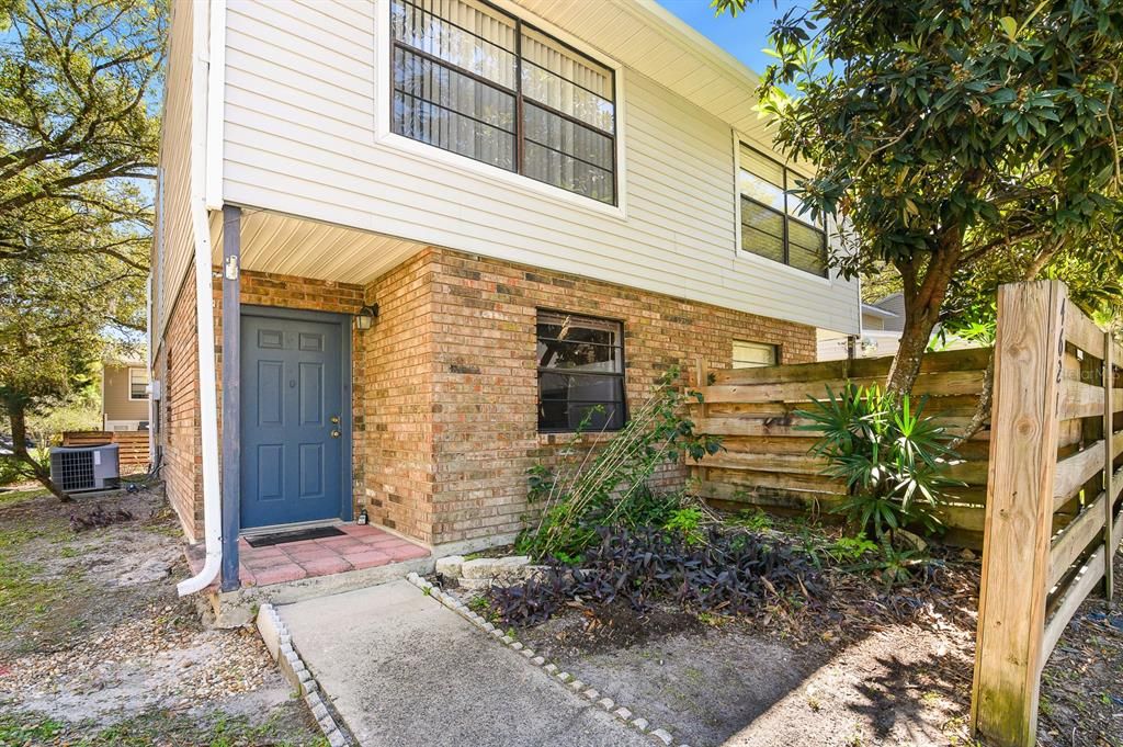 Recently Sold: $149,900 (2 beds, 1 baths, 1145 Square Feet)