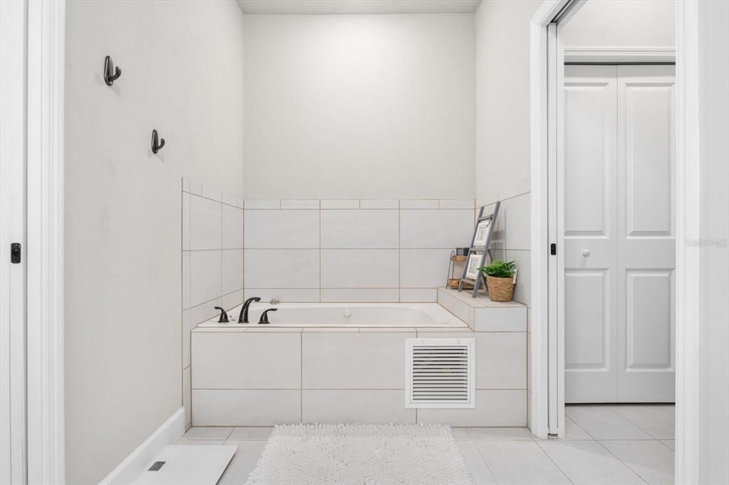 待售: $599,999 (4 贝兹, 3 浴室, 2109 平方英尺)