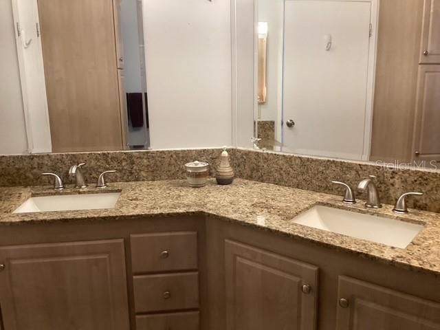 待售: $375,000 (3 贝兹, 2 浴室, 2310 平方英尺)