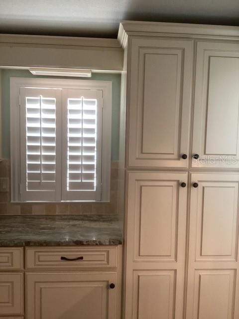 待售: $375,000 (3 贝兹, 2 浴室, 2310 平方英尺)