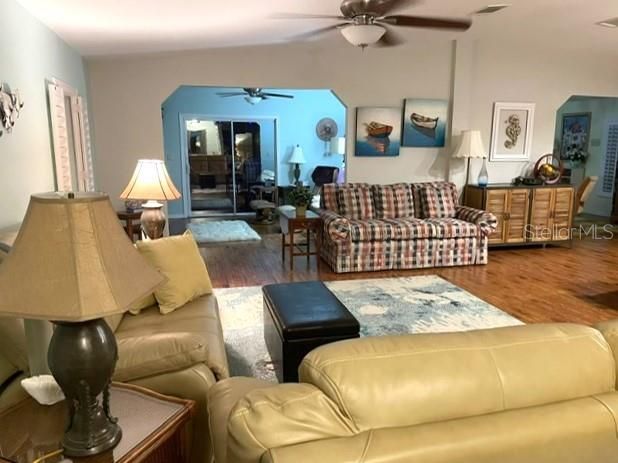 待售: $375,000 (3 贝兹, 2 浴室, 2310 平方英尺)