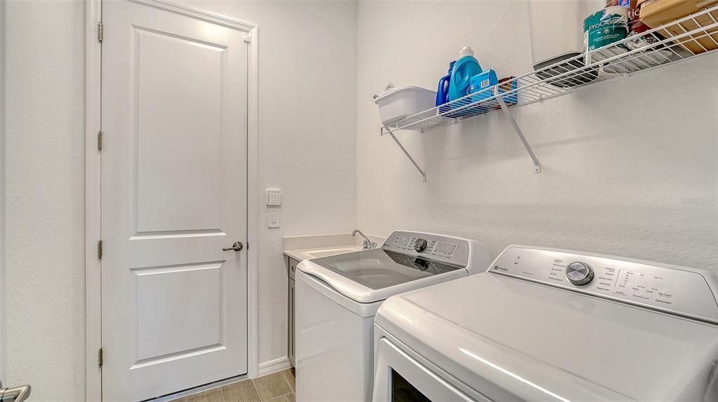 В аренду: $12,000 (3 спален, 2 ванн, 2061 Квадратных фут)