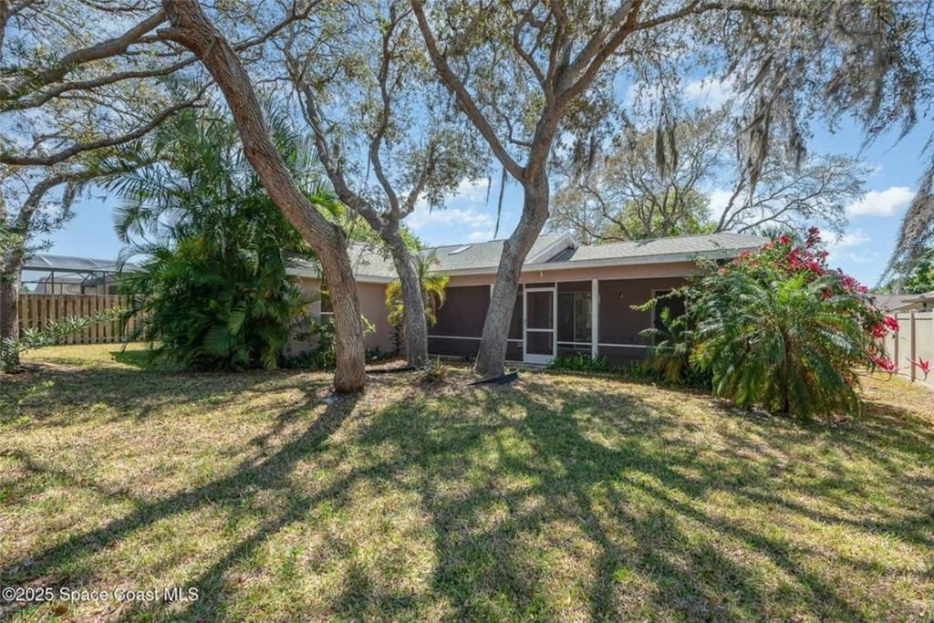 合同活跃: $349,999 (3 贝兹, 2 浴室, 1853 平方英尺)