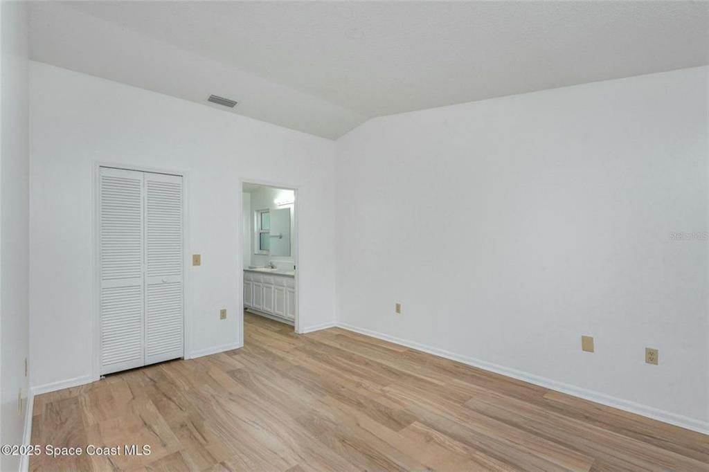 合同活跃: $349,999 (3 贝兹, 2 浴室, 1853 平方英尺)