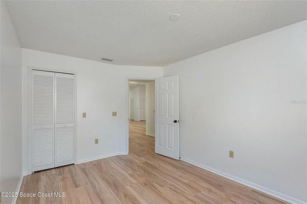 合同活跃: $349,999 (3 贝兹, 2 浴室, 1853 平方英尺)