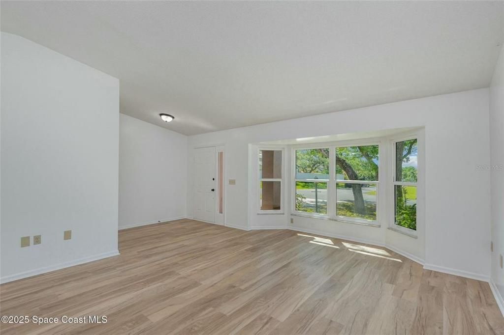 合同活跃: $349,999 (3 贝兹, 2 浴室, 1853 平方英尺)