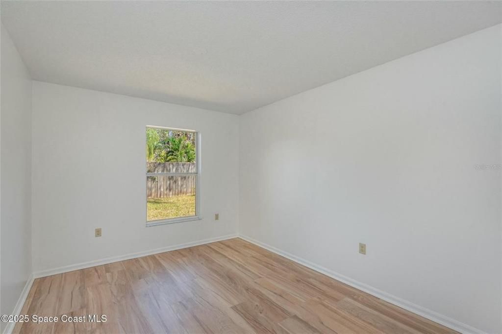 合同活跃: $349,999 (3 贝兹, 2 浴室, 1853 平方英尺)