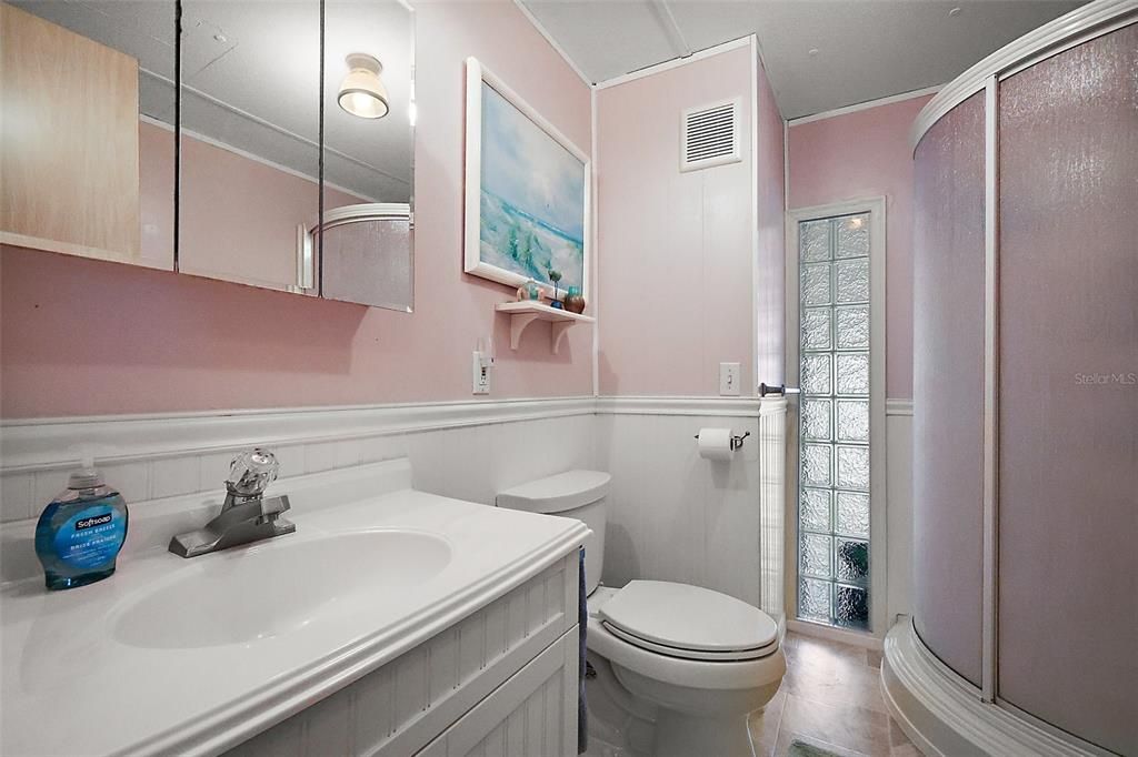 For Sale: $99,500 (2 beds, 1 baths, 864 Square Feet)