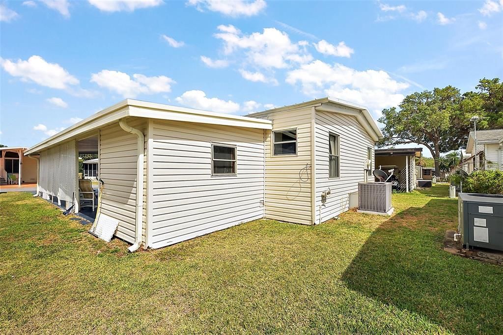 For Sale: $99,500 (2 beds, 1 baths, 864 Square Feet)