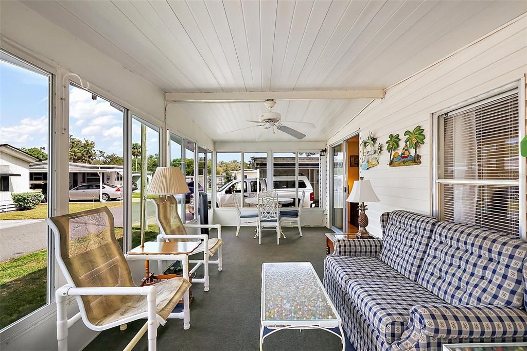 For Sale: $99,500 (2 beds, 1 baths, 864 Square Feet)