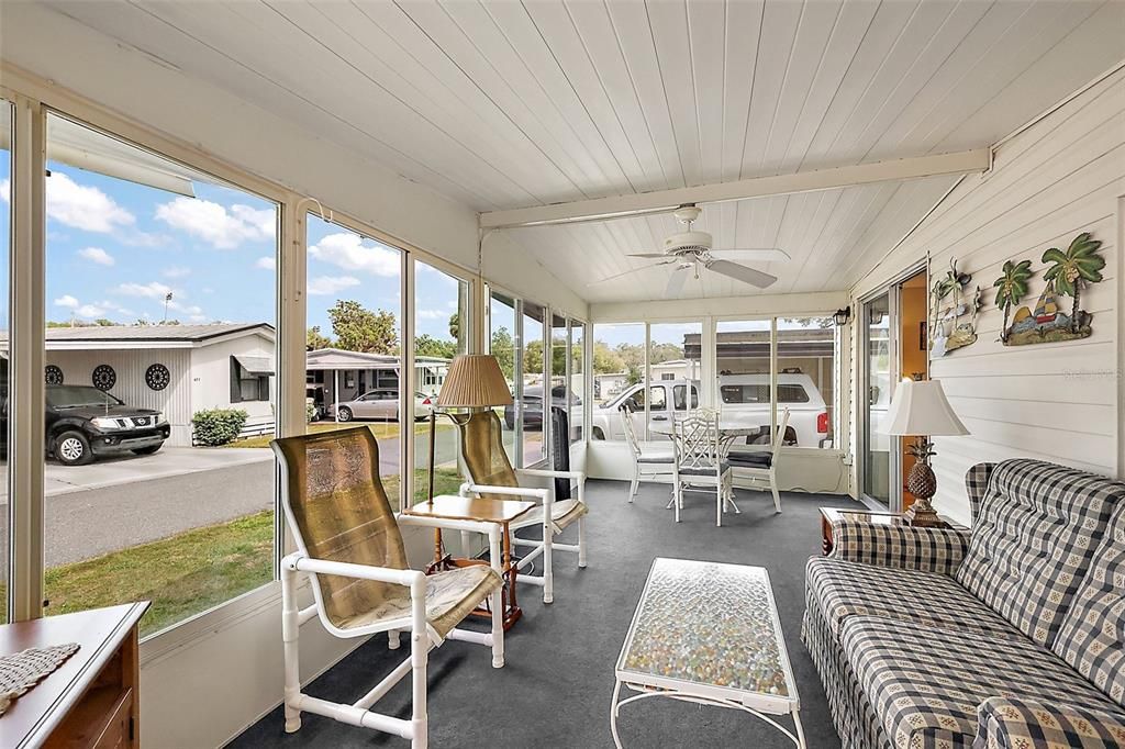 For Sale: $99,500 (2 beds, 1 baths, 864 Square Feet)