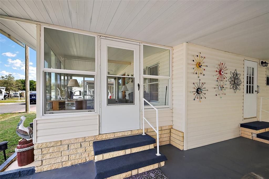 For Sale: $99,500 (2 beds, 1 baths, 864 Square Feet)