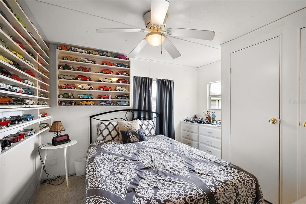 For Sale: $99,500 (2 beds, 1 baths, 864 Square Feet)