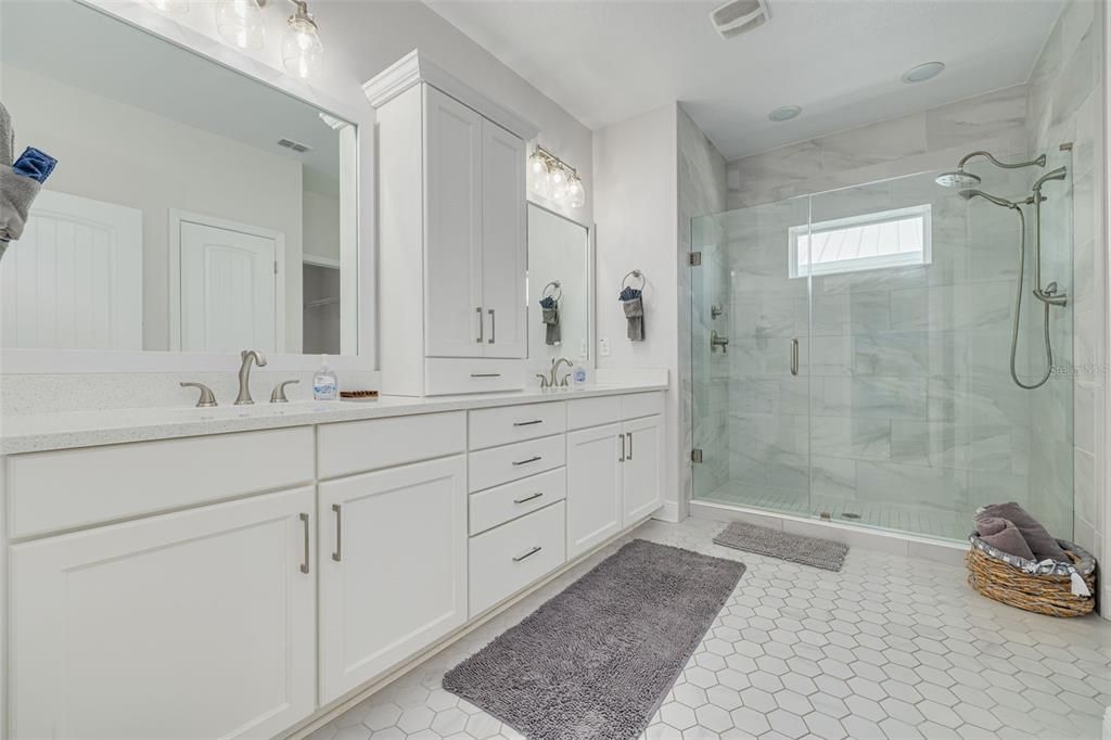 En Venta: $1,149,900 (3 camas, 2 baños, 2403 Pies cuadrados)