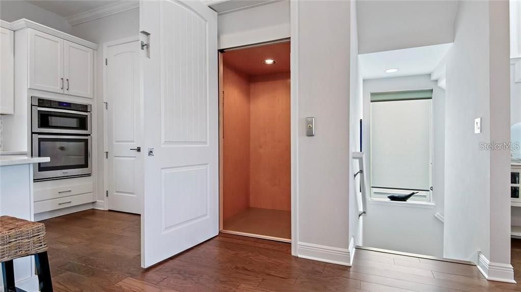 En Venta: $1,149,900 (3 camas, 2 baños, 2403 Pies cuadrados)