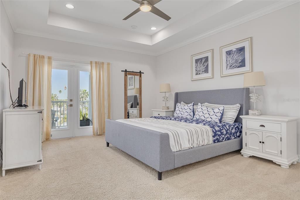 En Venta: $1,149,900 (3 camas, 2 baños, 2403 Pies cuadrados)