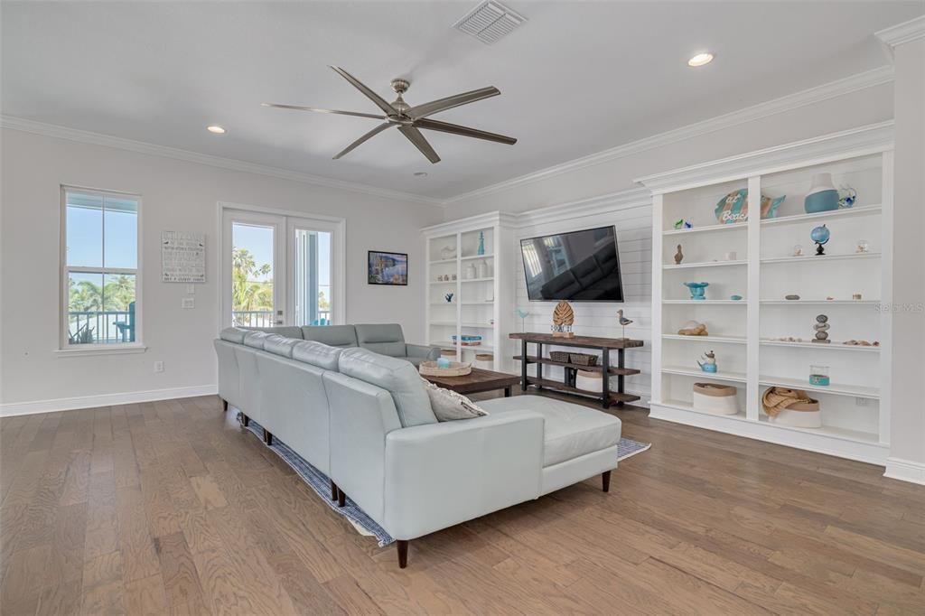 En Venta: $1,149,900 (3 camas, 2 baños, 2403 Pies cuadrados)