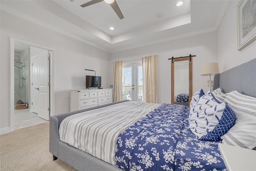 En Venta: $1,149,900 (3 camas, 2 baños, 2403 Pies cuadrados)