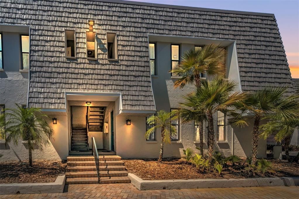 Vendido Recientemente: $299,999 (2 camas, 2 baños, 1114 Pies cuadrados)