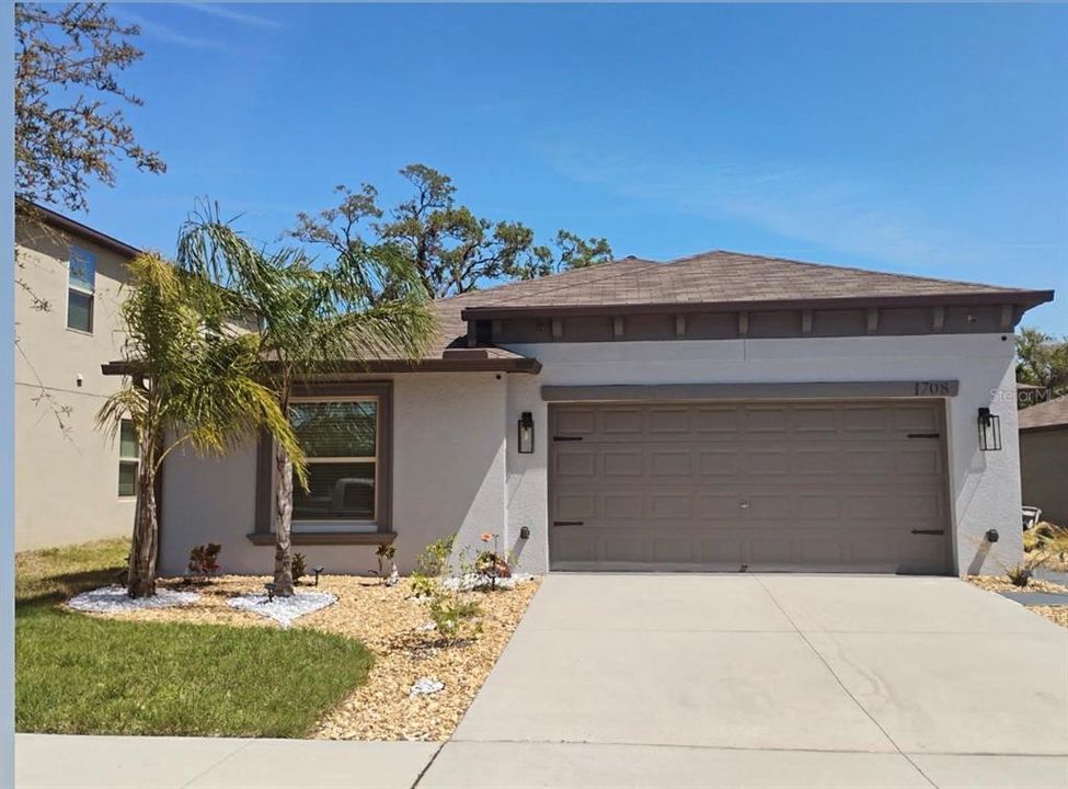 Recently Sold: $329,900 (4 beds, 2 baths, 1841 Square Feet)