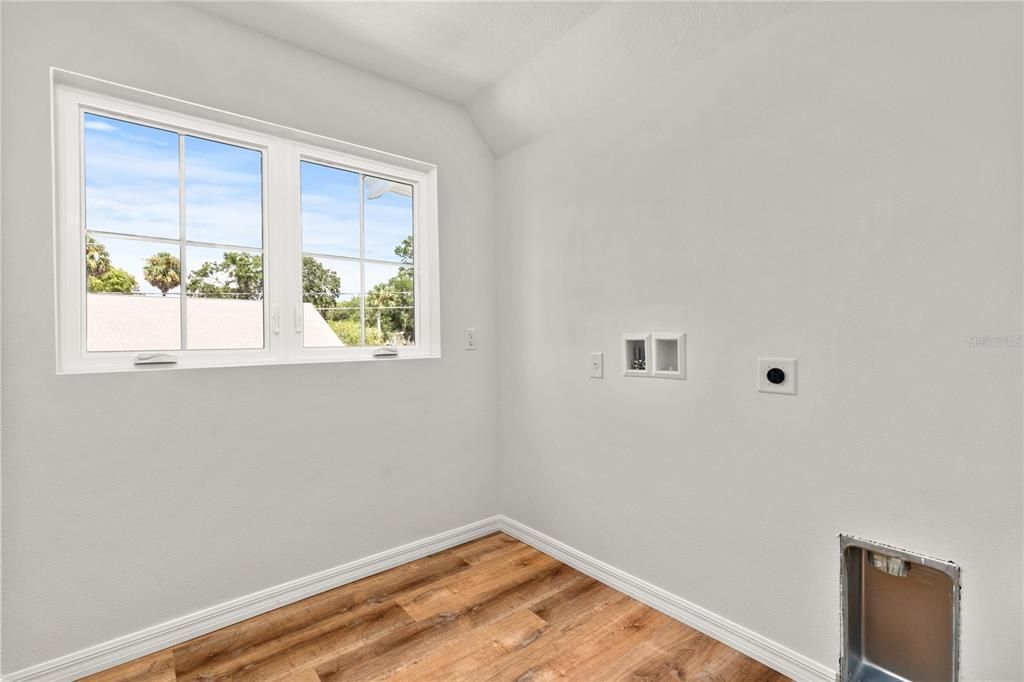 Activo con contrato: $485,000 (3 camas, 2 baños, 1475 Pies cuadrados)