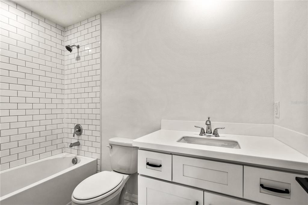 Activo con contrato: $485,000 (3 camas, 2 baños, 1475 Pies cuadrados)