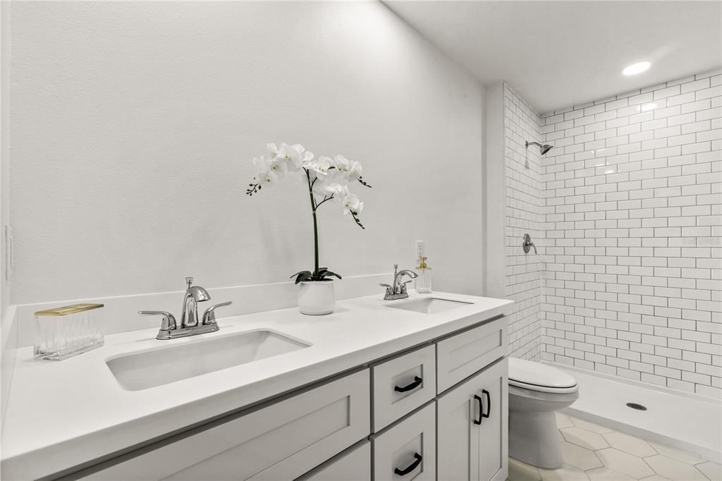 Activo con contrato: $485,000 (3 camas, 2 baños, 1475 Pies cuadrados)