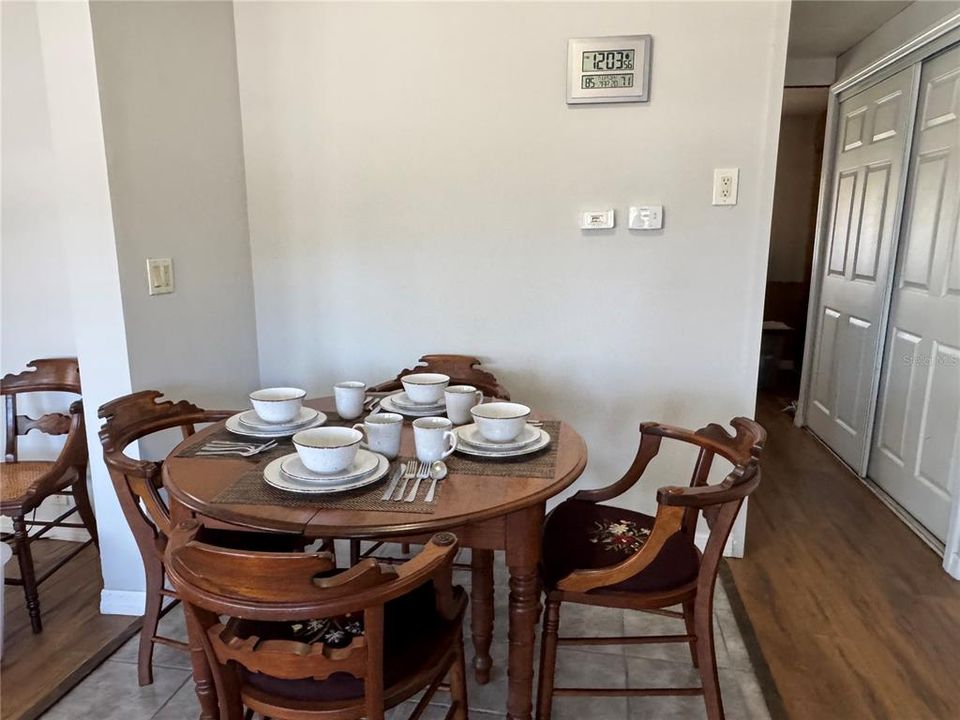 合同活跃: $120,000 (2 贝兹, 2 浴室, 424 平方英尺)