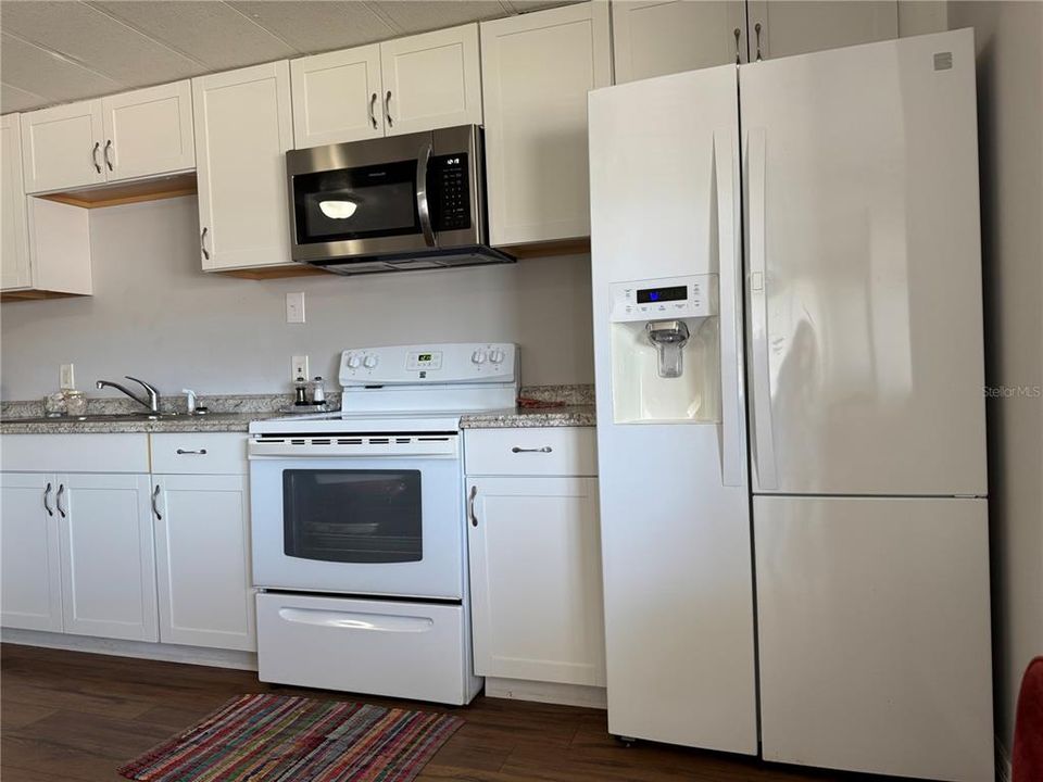 合同活跃: $120,000 (2 贝兹, 2 浴室, 424 平方英尺)