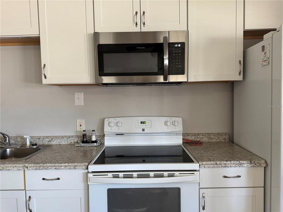 合同活跃: $120,000 (2 贝兹, 2 浴室, 424 平方英尺)