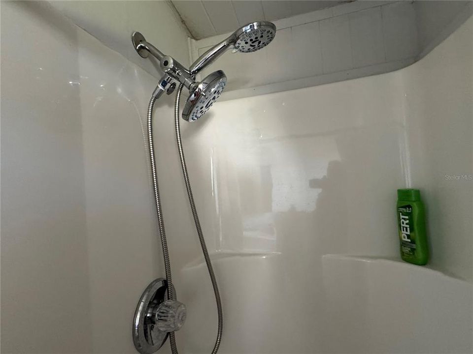 合同活跃: $120,000 (2 贝兹, 2 浴室, 424 平方英尺)